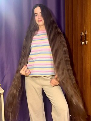 PHONE VIDEO - Beautiful Irina with her perfect hair