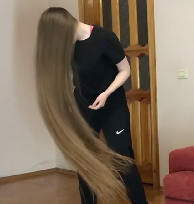 VIDEO - Rapunzel hair dancing and fun
