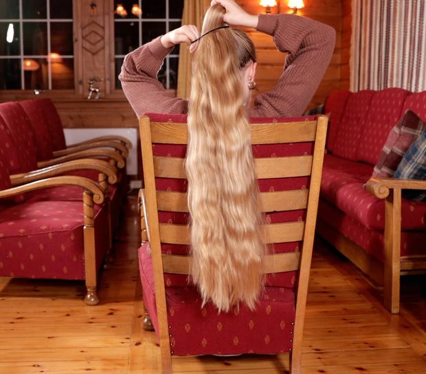 VIDEO - Perfect wavy ponytail sliding