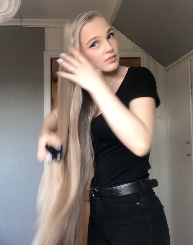 VIDEO - Victoria&#x27;s ponytail