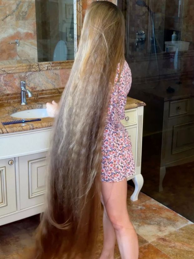 VIDEO - Extreme super thick and long hair