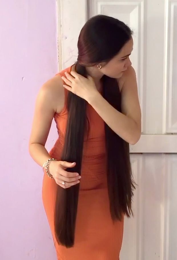 VIDEO - Beautiful Pamela&#x27;s orange dress