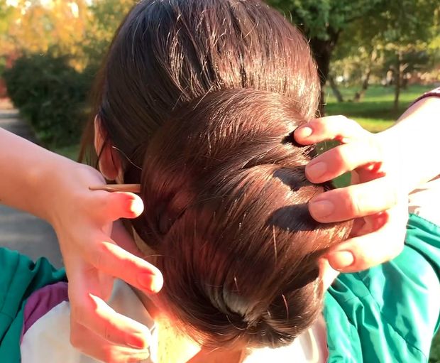 VIDEO - Huge, heavy buns, bangs and a lot of long hair