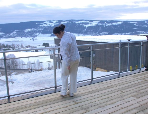 VIDEO - Hair display with a beautiful view