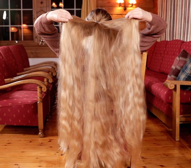 VIDEO - Perfect wavy ponytail sliding