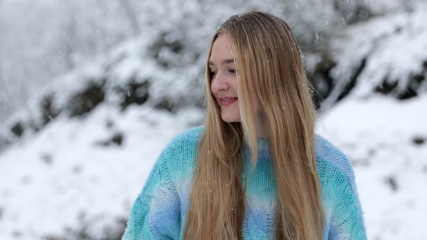VIDEO - Rapunzel&#x27;s winter walk 2