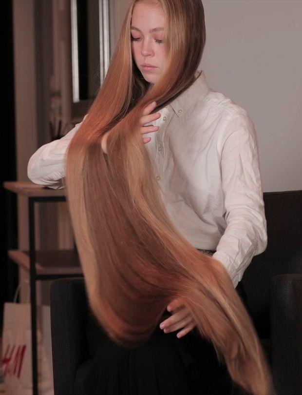 VIDEO - Super long blonde, silky hair brushing and combing
