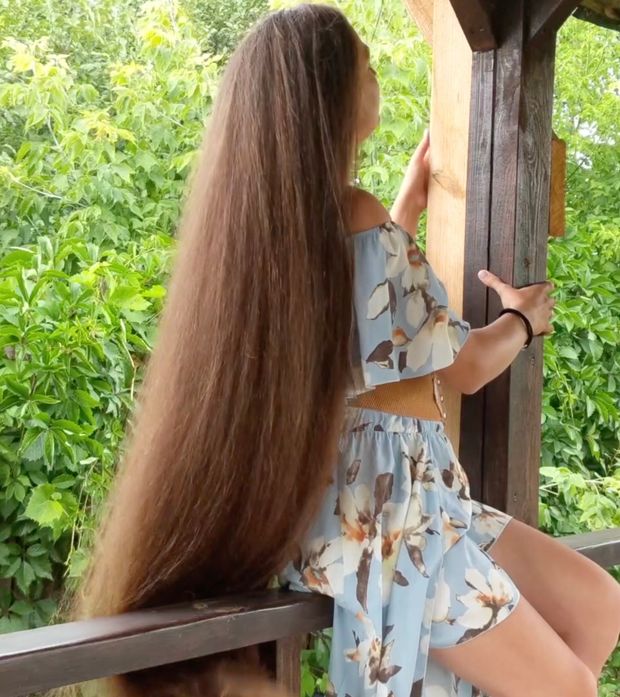 VIDEO - She has so much hair!