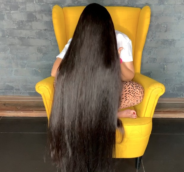 VIDEO - Very thick and long hair covering