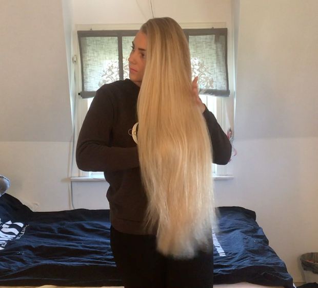 VIDEO - Swedish blonde braids