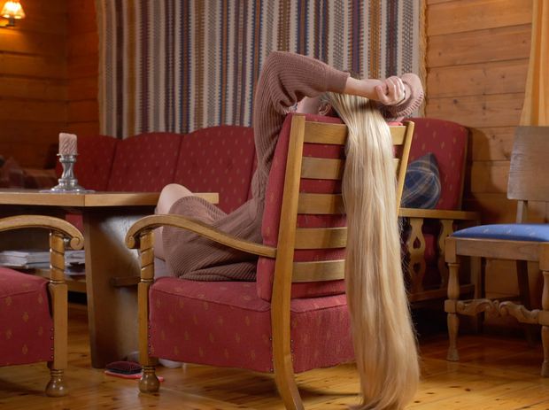 VIDEO - Massive blonde hair sliding and bundrops