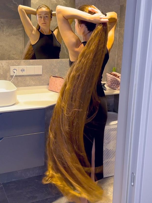 VIDEO - Enormous hair deluxe