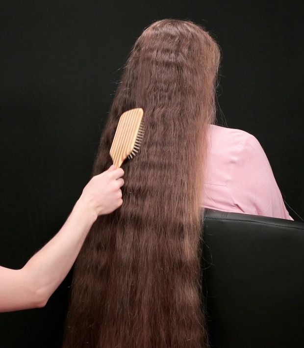 VIDEO - The hair brushing assistant