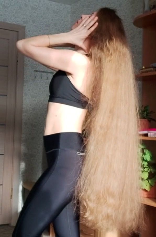 VIDEO - A massive mane and folded hair