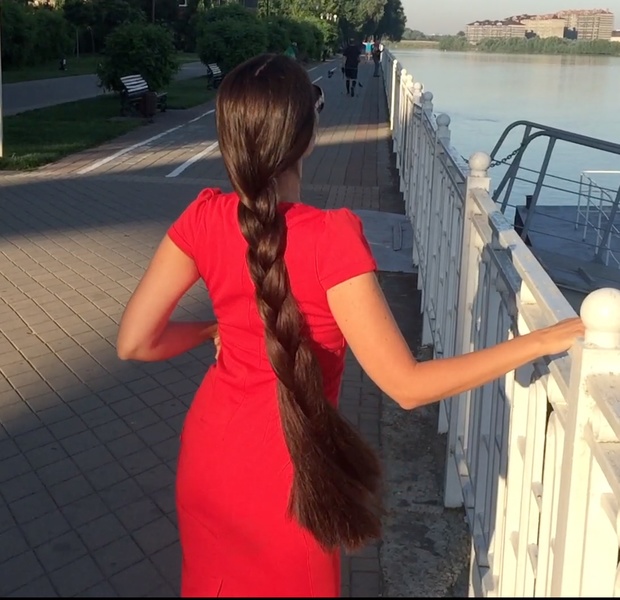 VIDEO - Red elegance