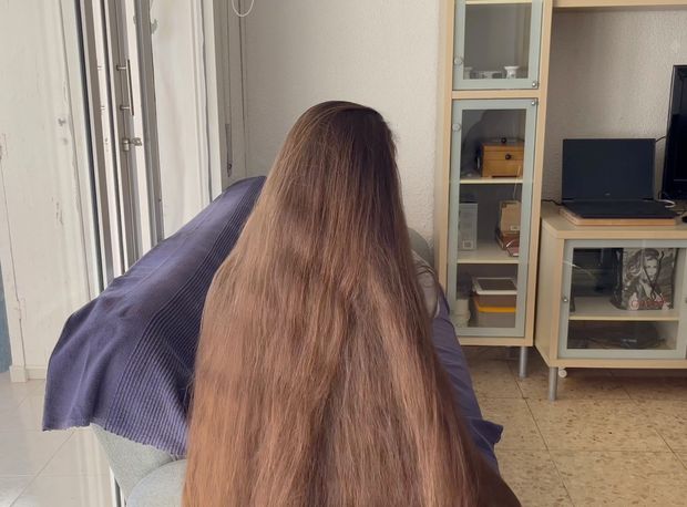 VIDEO - Thick and elegant hair bun display