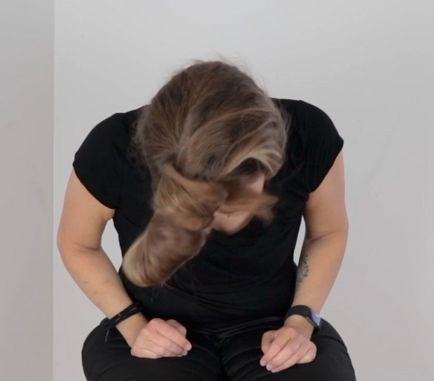 VIDEO - Siri&#x27;s buns on top of her head and in front of her face