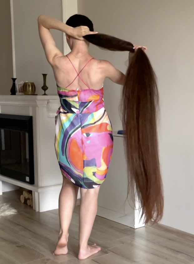 VIDEO - Ivanna loves her hair length