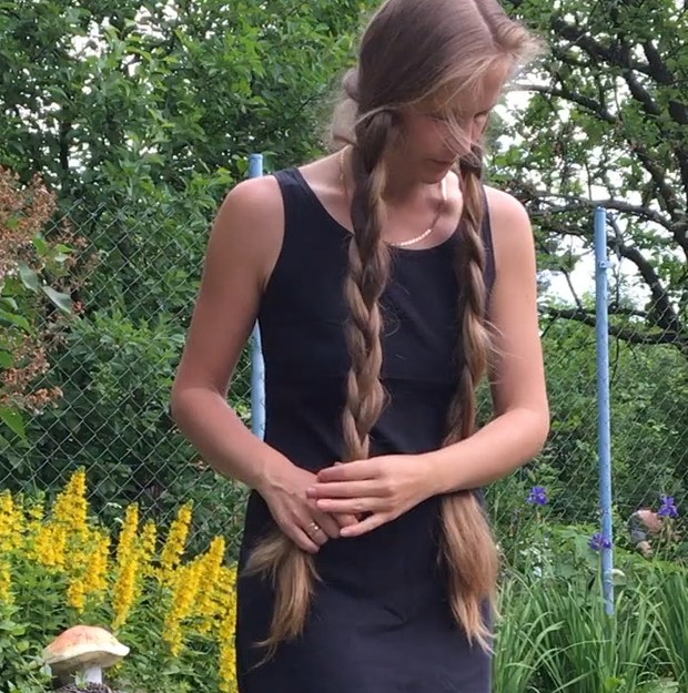 VIDEO - Katarina in her garden