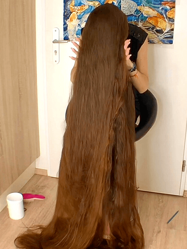 VIDEO - World&#x27;s longest braid
