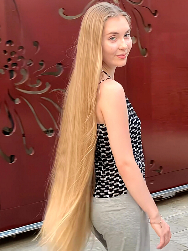 VIDEO - Super beautiful Irina&#x27;s walk