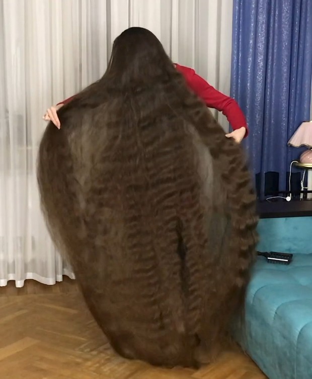 VIDEO - Alena&#x27;s hair oiling