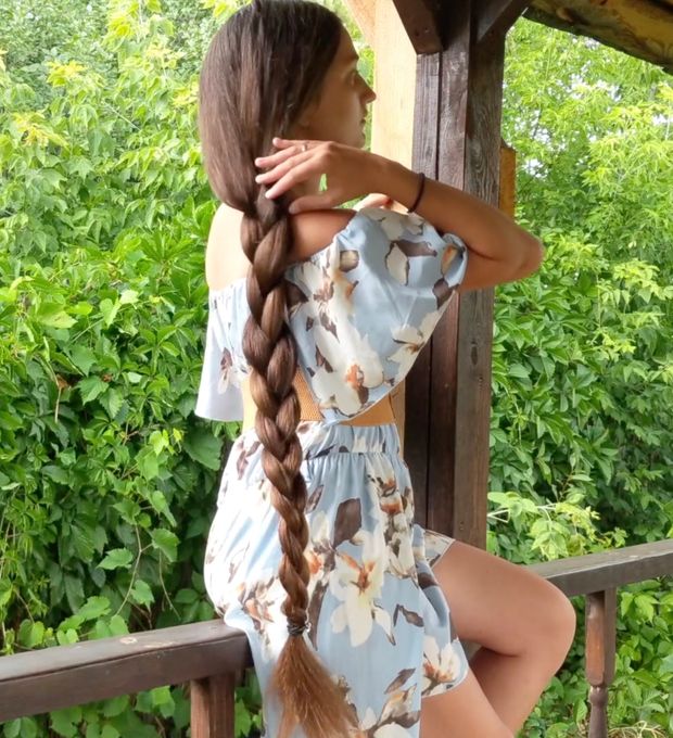 VIDEO - She has so much hair!