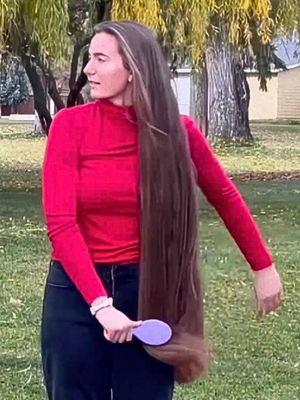 VIDEO - A beautiful hair day in the park