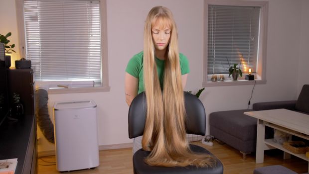 VIDEO - Very beautiful hair display BTS