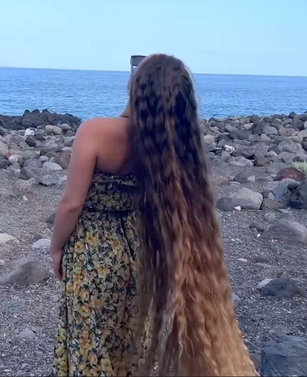VIDEO - Natalia&#x27;s beautiful hair show by the sea