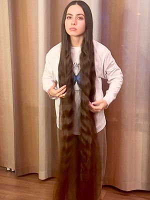 VIDEO - The new Irina with ultra long hair