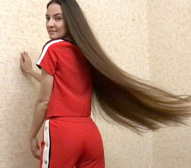 VIDEO - Elmira&#x27;s folded hair