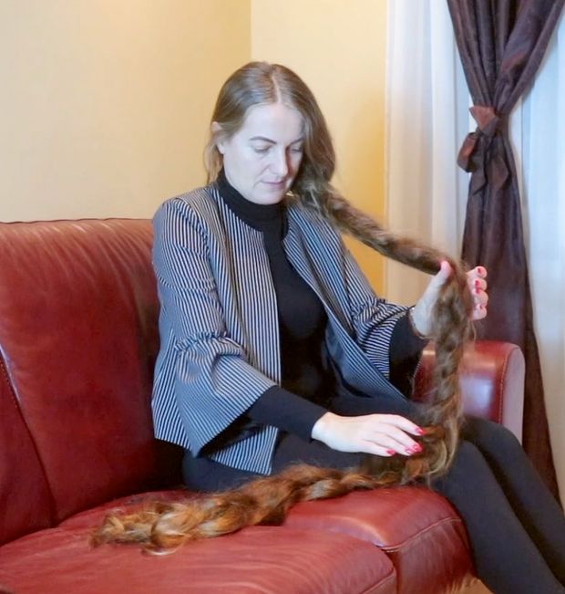 VIDEO - Super heavy floor length hair