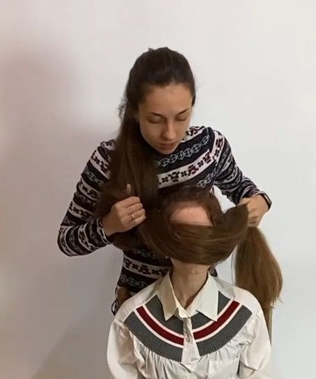 VIDEO - Extreme floor length hair play with friend
