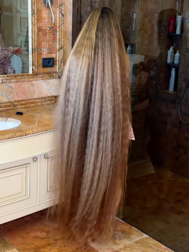 VIDEO - Extreme super thick and long hair