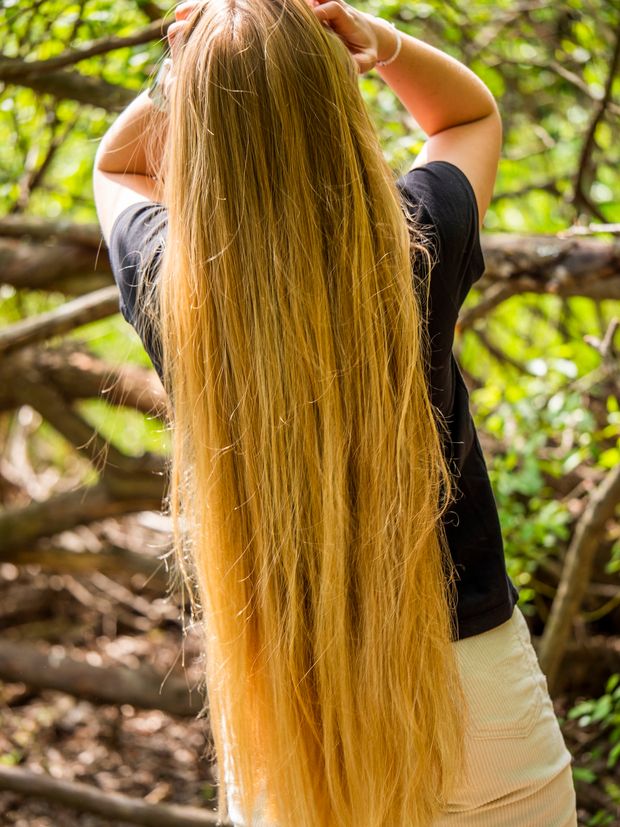 PHOTO SET - Audrey in black in nature photoshoot