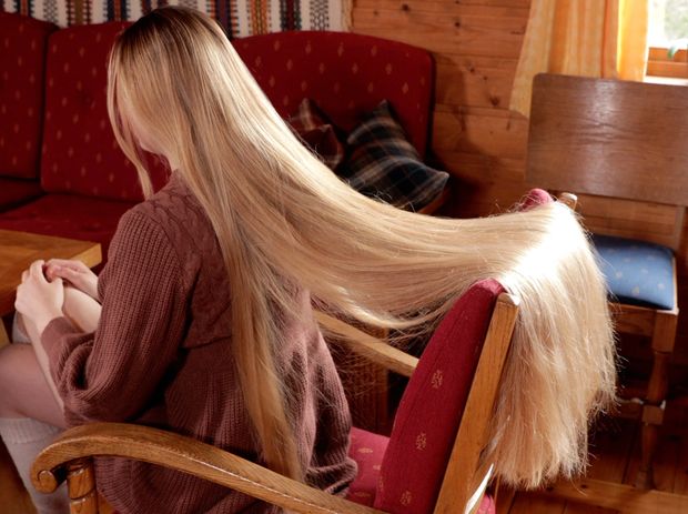 VIDEO - Massive blonde hair sliding and bundrops