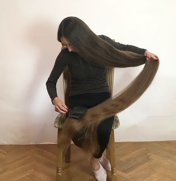 VIDEO - Super silky floor length hair
