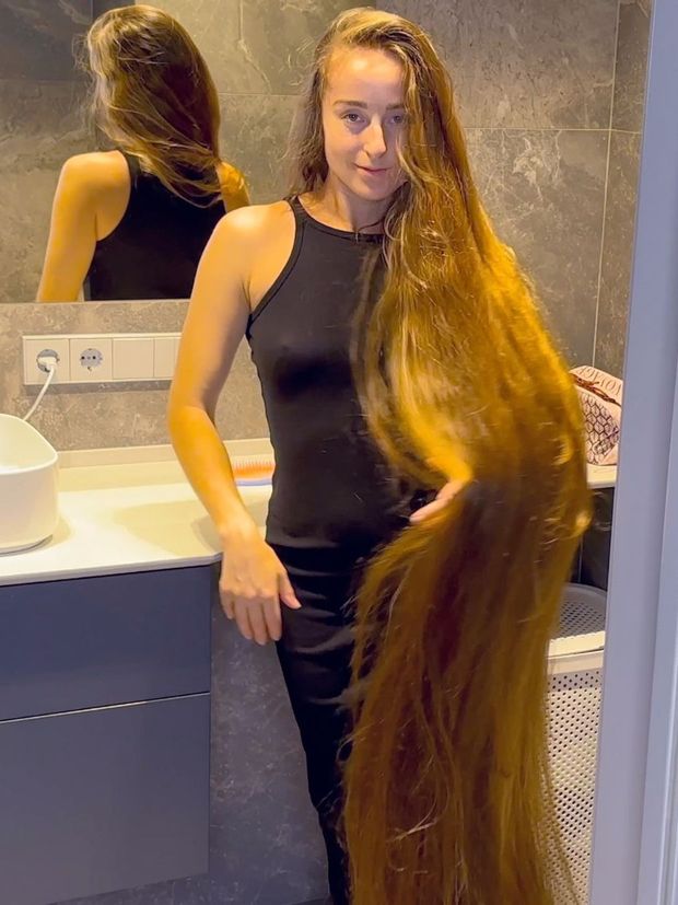 VIDEO - Enormous hair deluxe