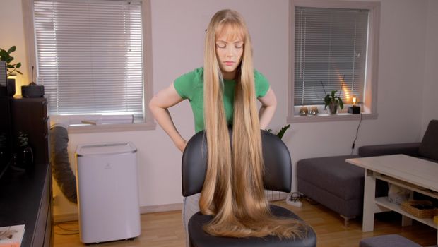 VIDEO - Very beautiful hair display BTS