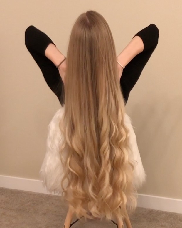 VIDEO - Alena&#x27;s long, healthy curls