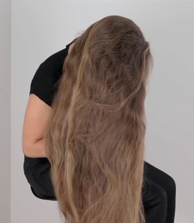 VIDEO - Siri&#x27;s buns on the side of her head