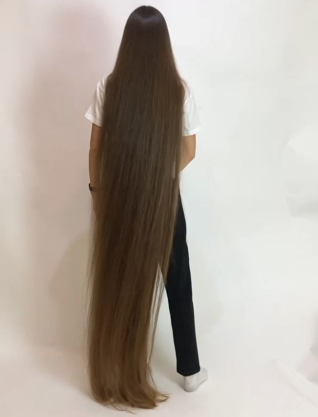 VIDEO - The DEFINITION of perfect long hair