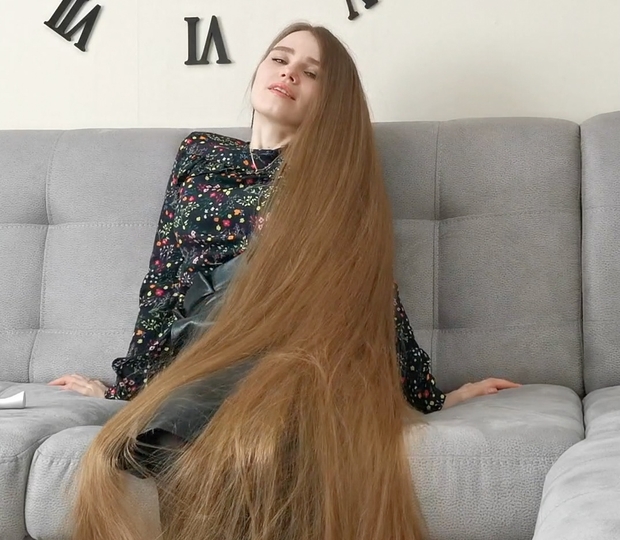VIDEO - Using floor length hair as a blanket