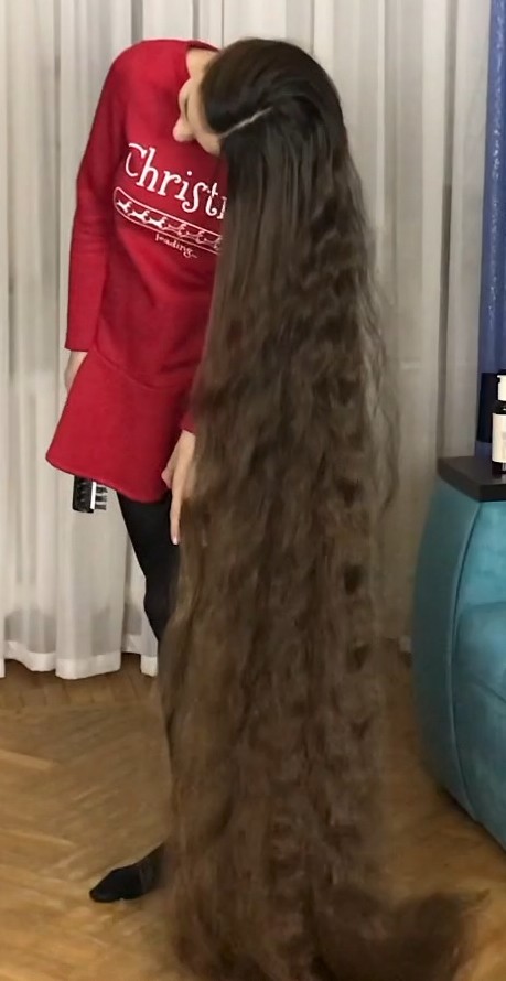 VIDEO - Alena&#x27;s hair oiling