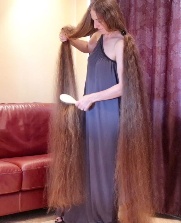 VIDEO - Rapunzel getting ready for the evening