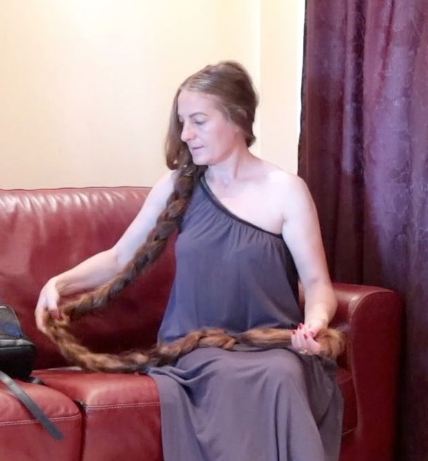 VIDEO - Rapunzel getting ready for the evening