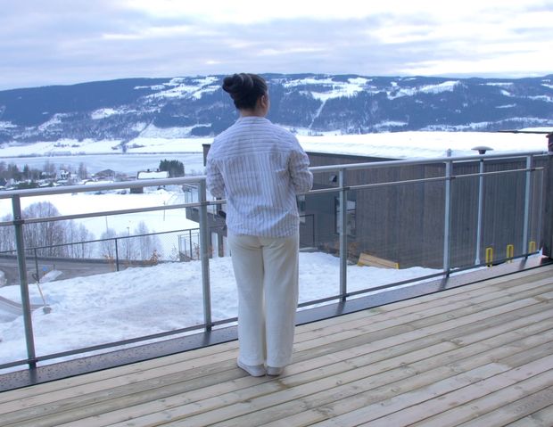VIDEO - Hair display with a beautiful view