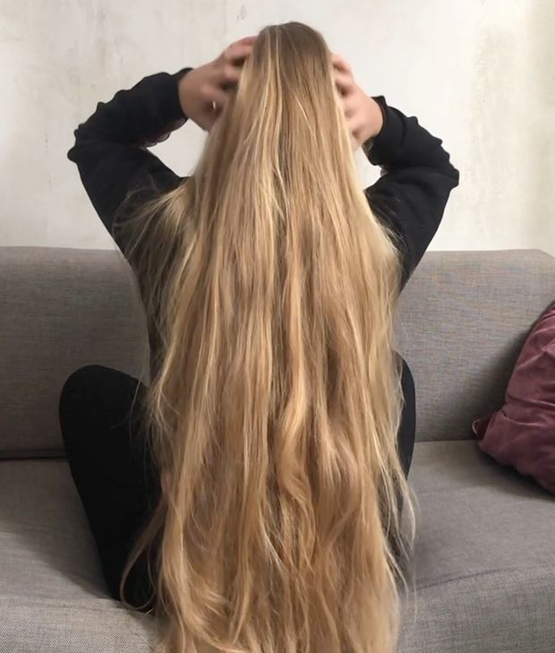 VIDEO - Selma&#x27;s brushing and braiding