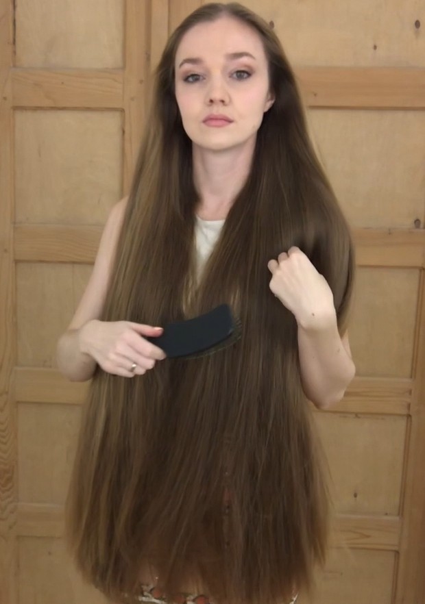VIDEO - Covered in hair